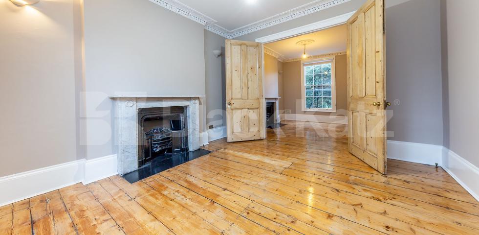 			GARDEN FLAT MINS TO REGENTS PARK!, 2 Bedroom, 1 bath, 1 reception Flat			 Gloucester Crescent, REGENTS PARK/CAMDEN 